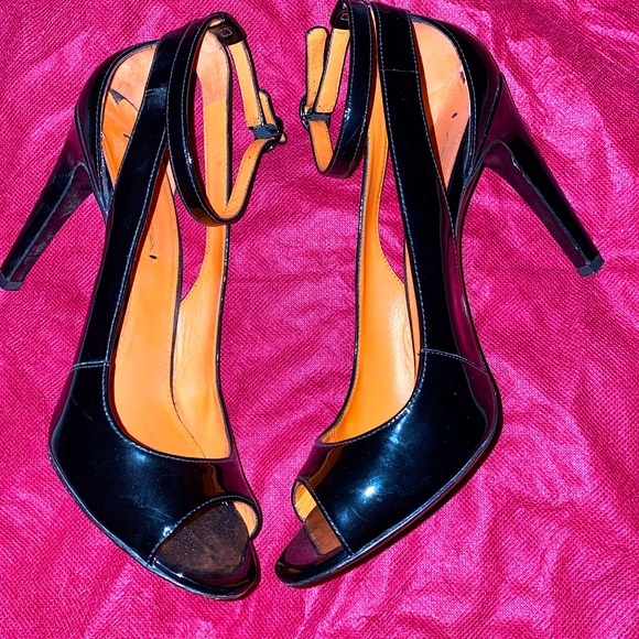 Via Spiga black patent leather 3 inch heels. - Picture 1 of 6